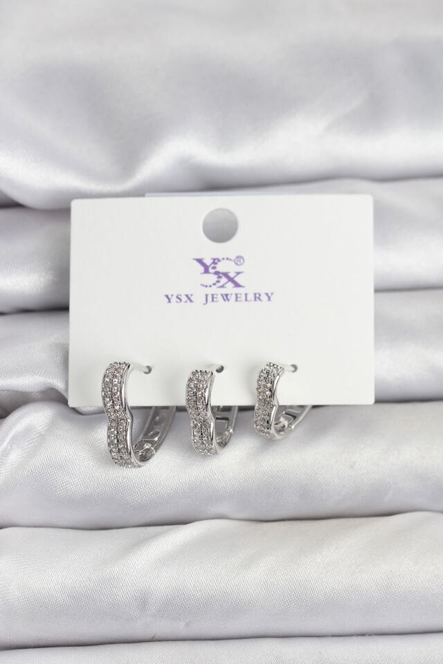 Gümüş Renk Pirinç Zirkon Taşlı Kalpli Kadın Küpe