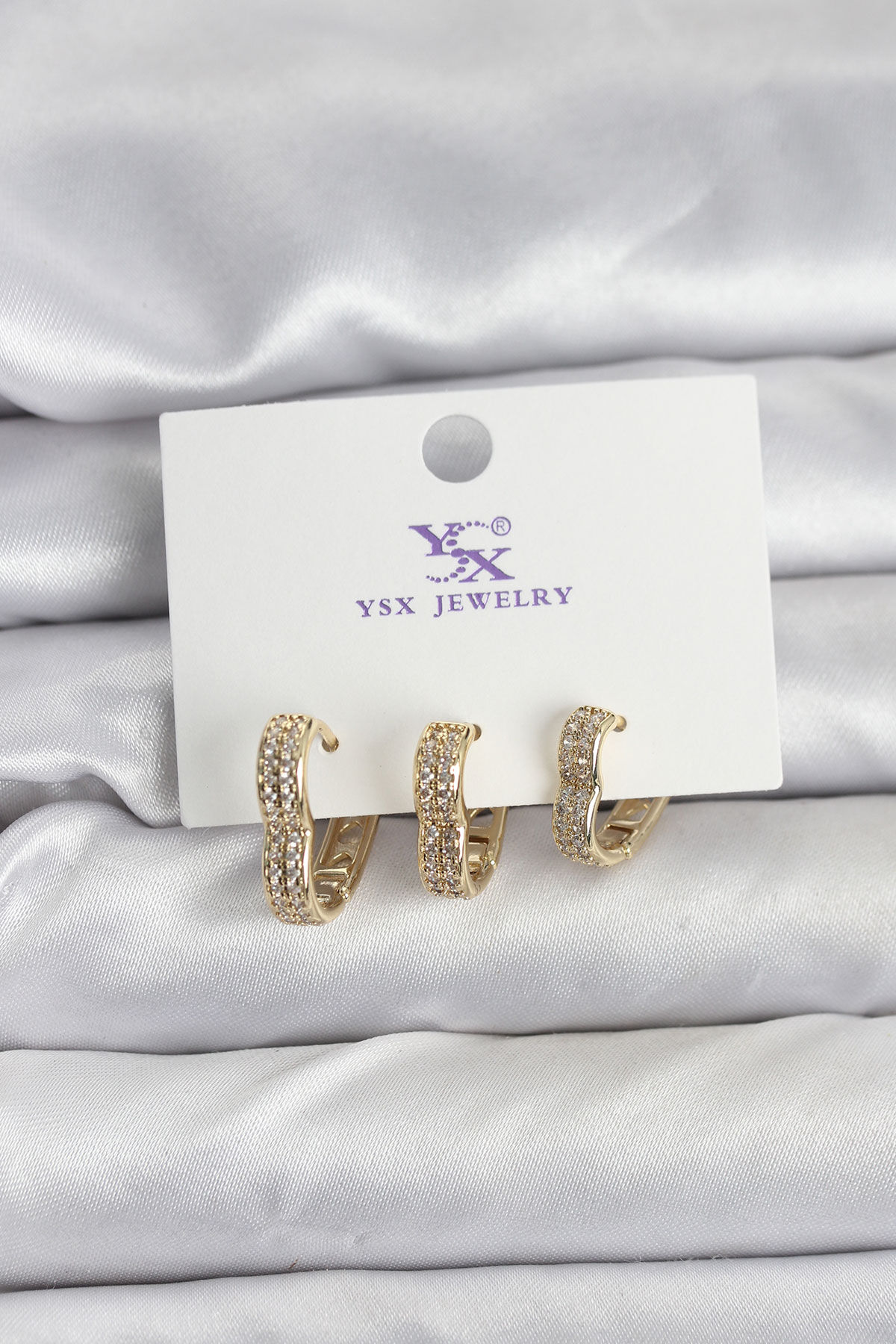 Gold Renk Pirinç Zirkon Taşlı Kalpli Kadın Küpe