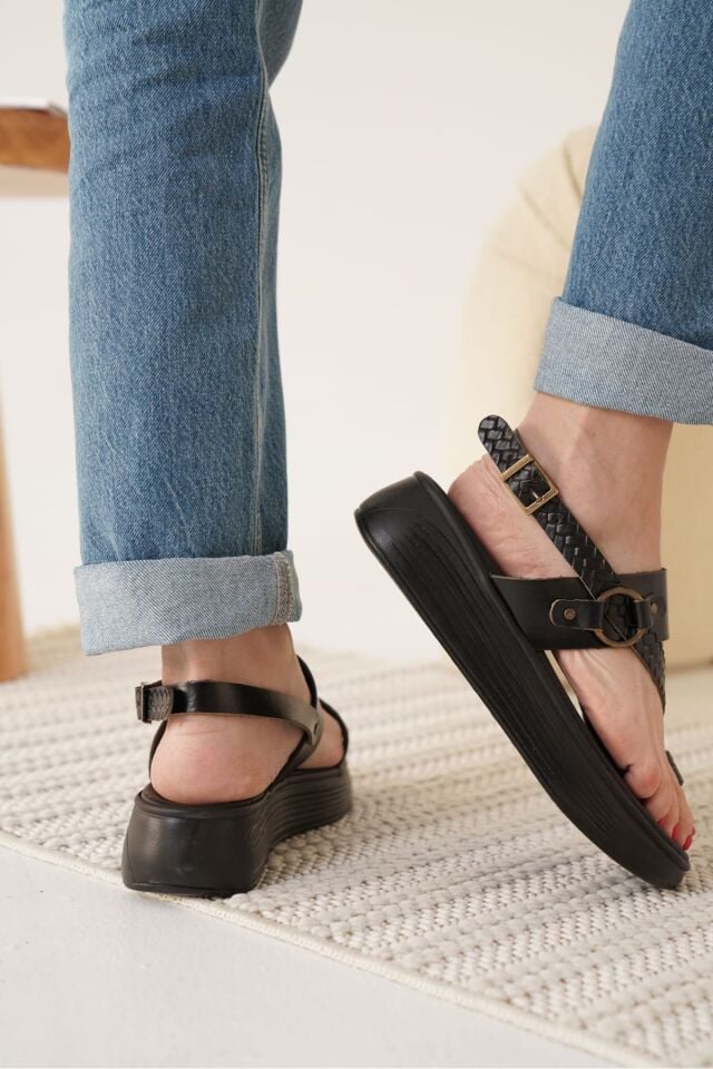 Siyah Hakiki Deri Sandalet TR31MY64A