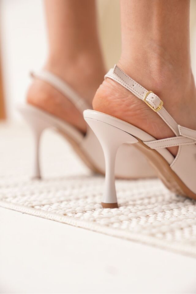 Kadın Bej Rugan Topuklu Ayakkabı TR08MS39B