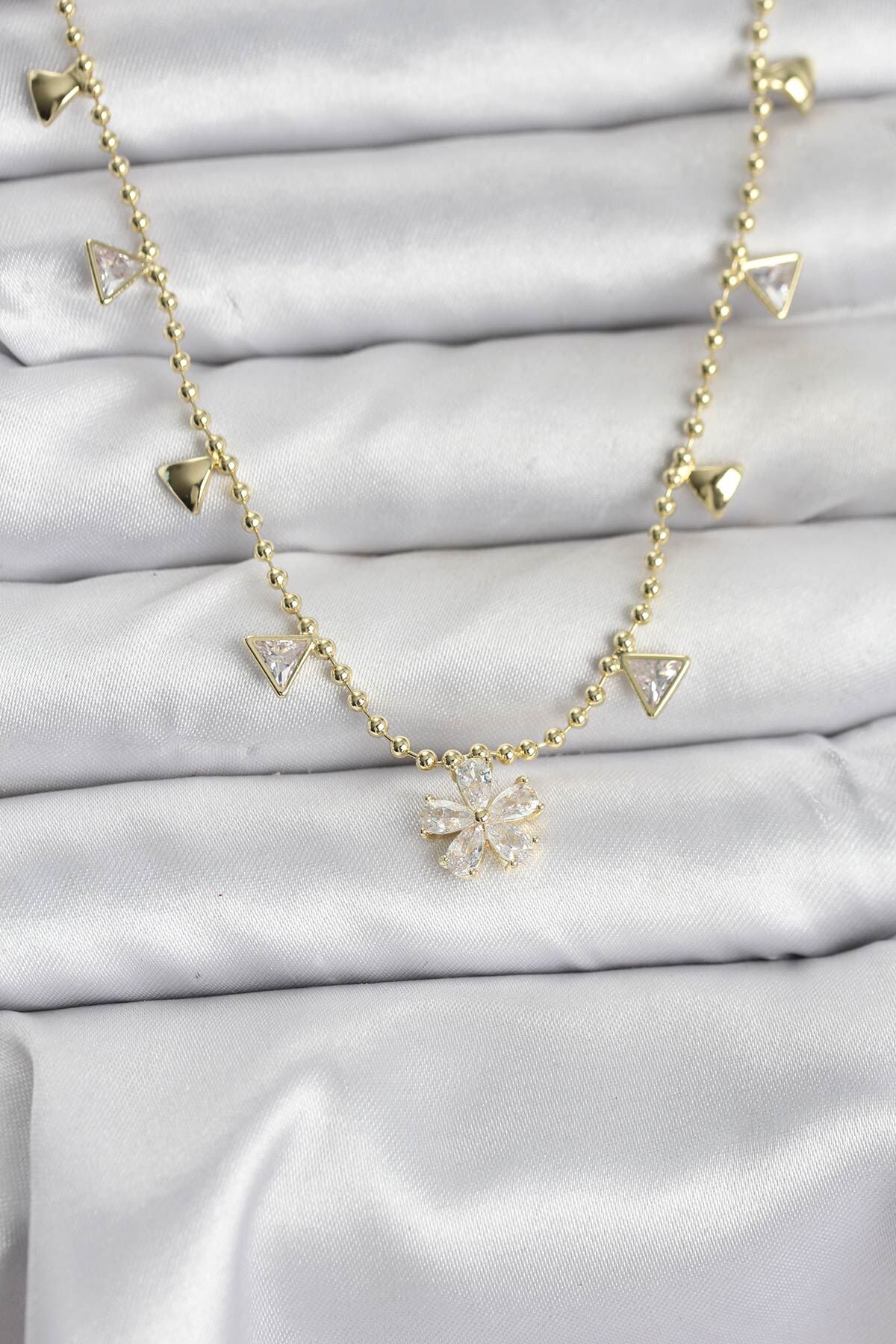 Pirinç Gold Renk Zirkon Taşlı Çiçek Model Kadın Kolye