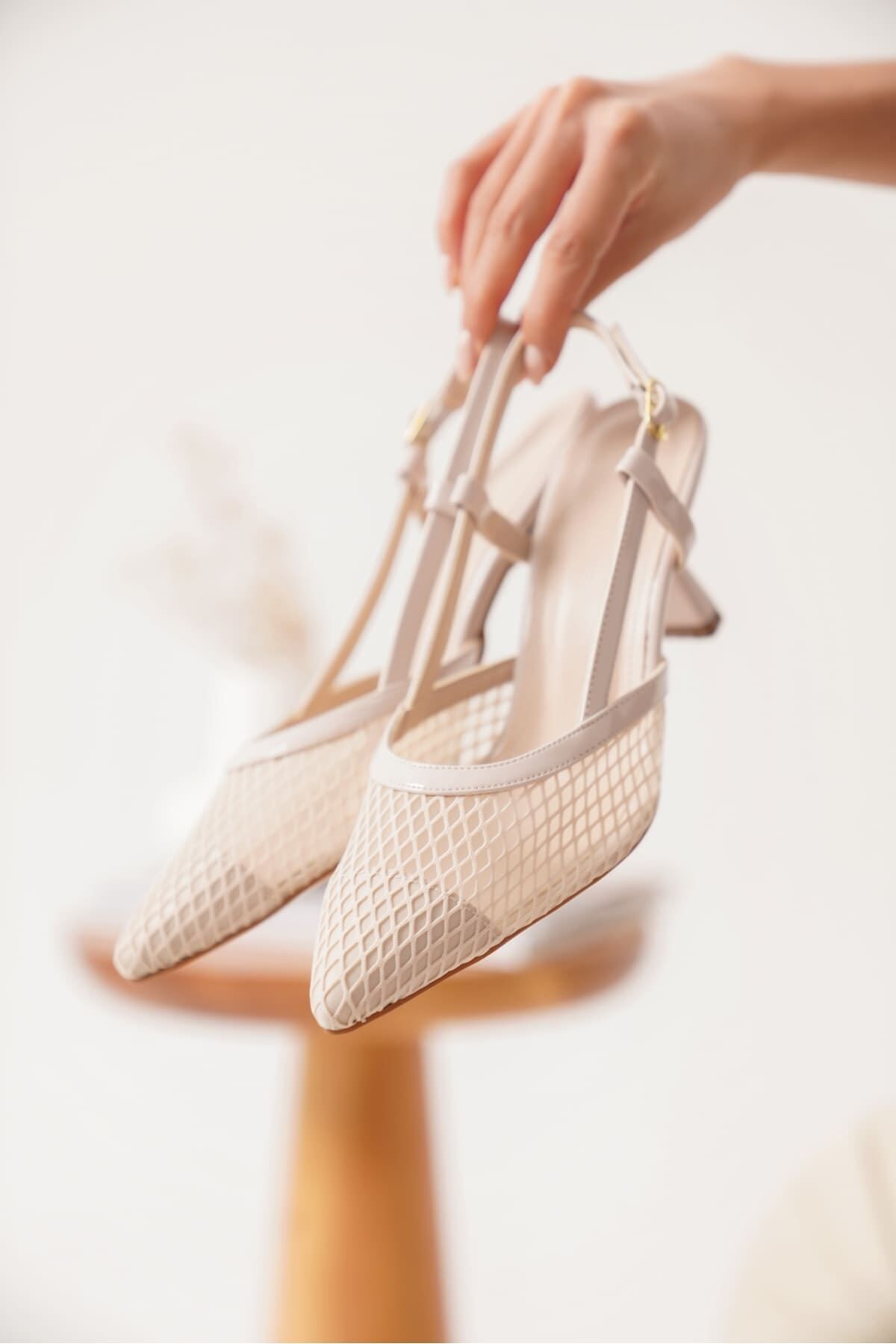 Kadın Bej Topuklu Ayakkabı TR08MS43B