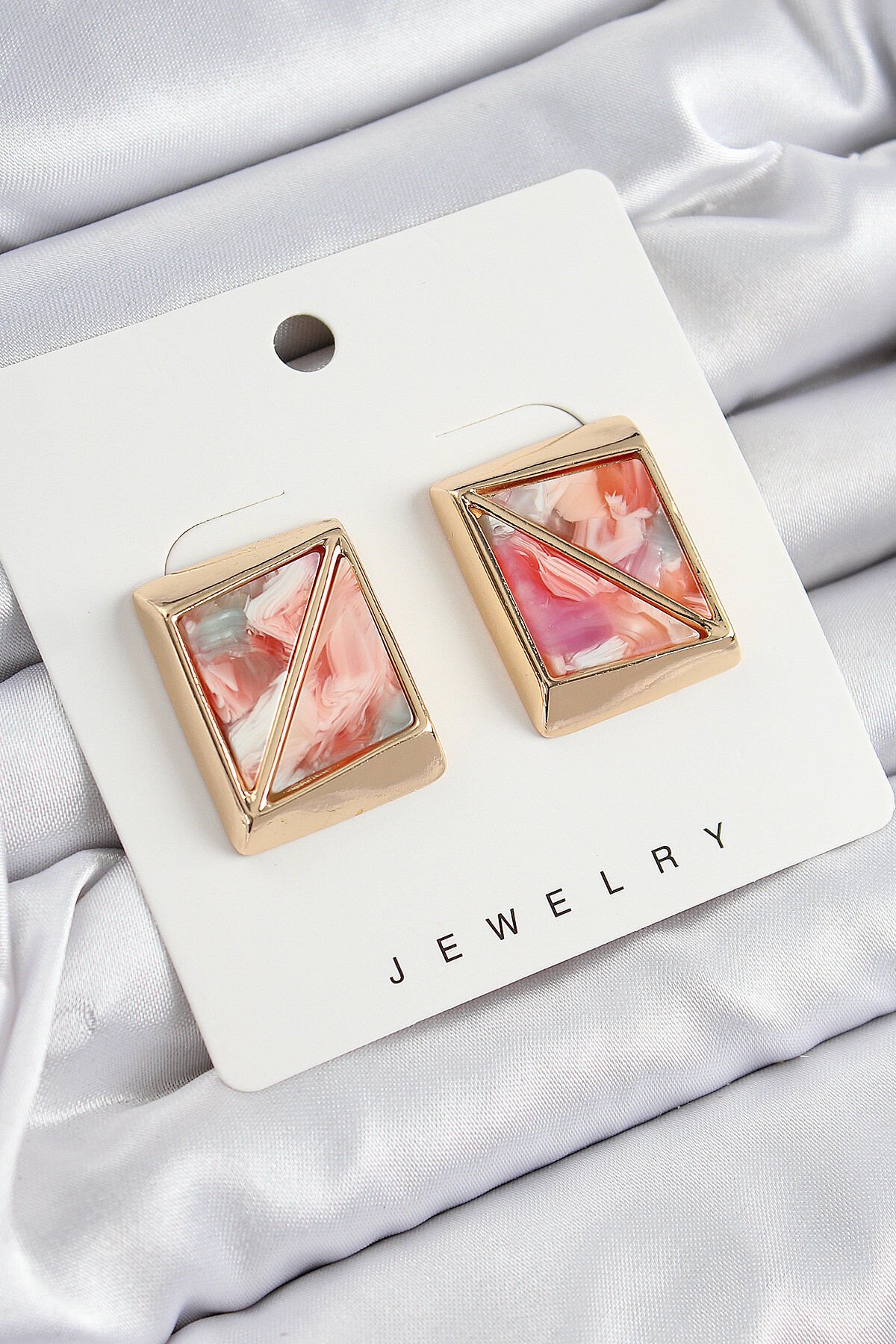 Pirinç Pembe Üçgen Kesim Detaylı Kare Model Vintage Gold Renk Kadın Küpe