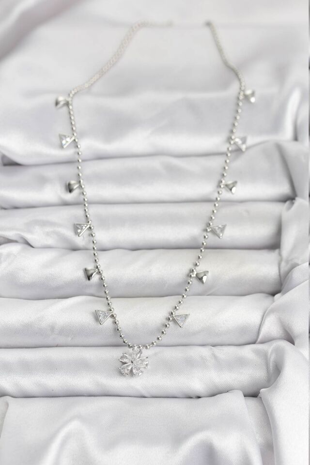 Pirinç Gümüş Renk Zirkon Taşlı Çiçek Model Kadın Kolye