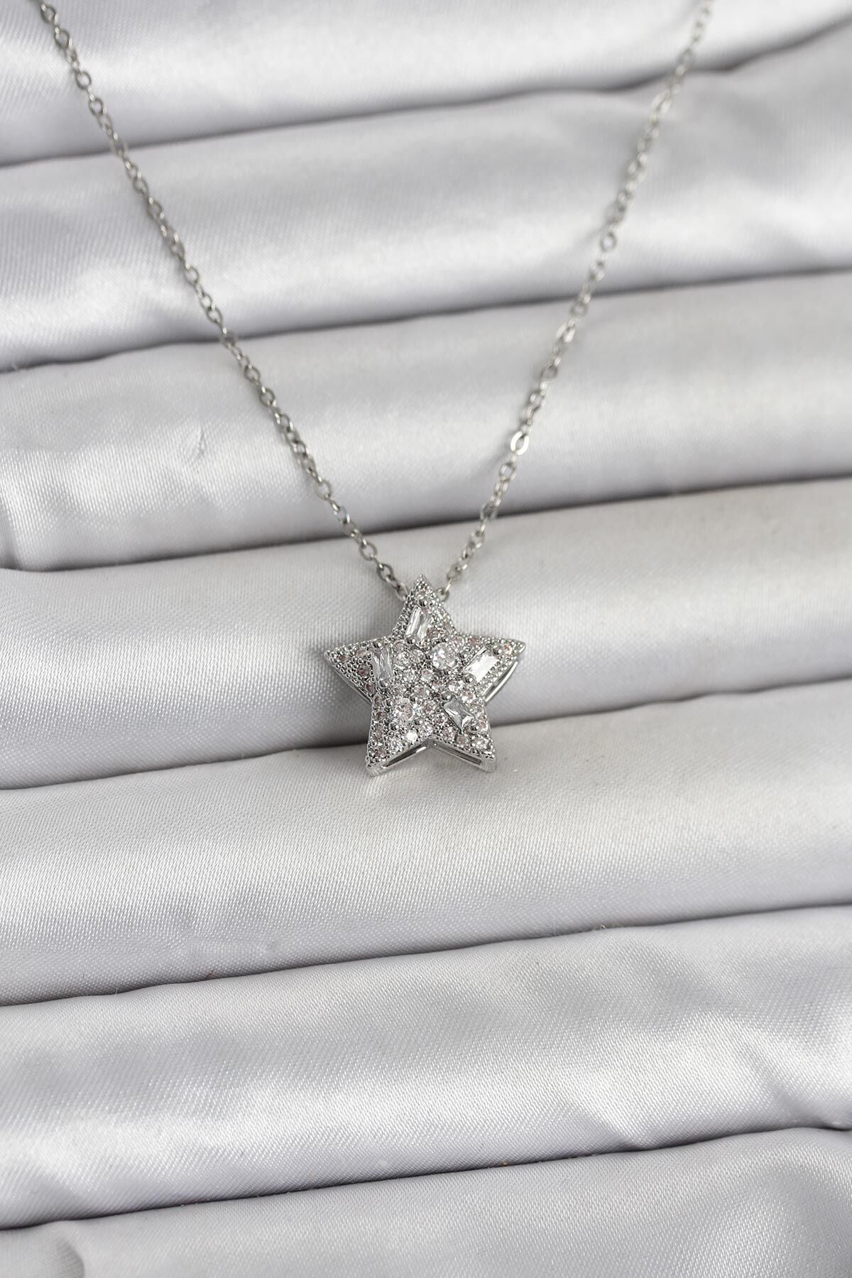 316L Çelik Zincir Gümüş Renk Zirkon Taşlı Yıldız Model Kadın Kolye