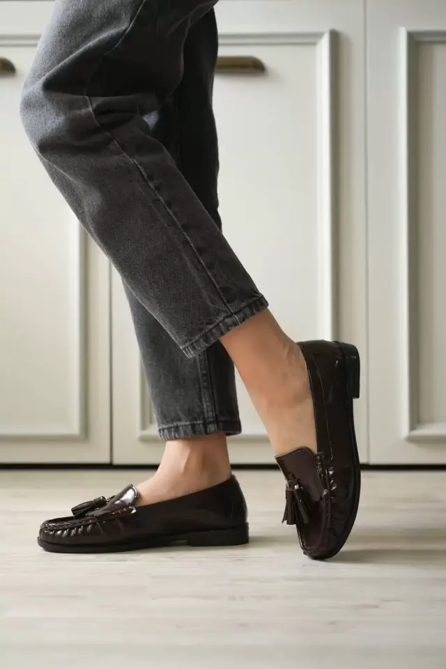 Acı Kahve Rugan Püsküllü Kadın Loafer Ayakkabı TR88MS01B