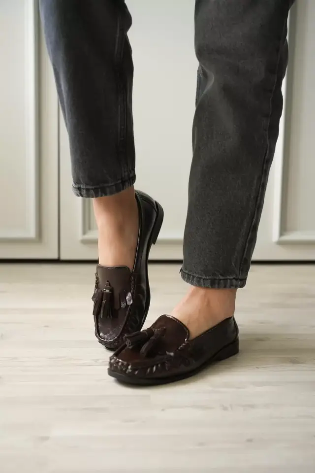 Acı Kahve Rugan Püsküllü Kadın Loafer Ayakkabı TR88MS01B