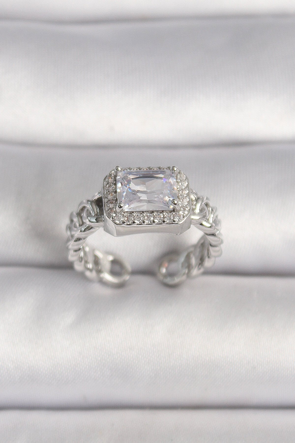 Pirinç Gümüş Renk Ayarlanabilir Zincir Kare Zirkon Taşlı Kadın Yüzük