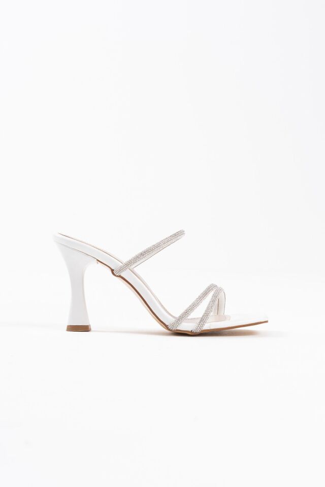 Beyaz Taşlı İnce Bantlı Kadın Topuklu Terlik TR20MY01B