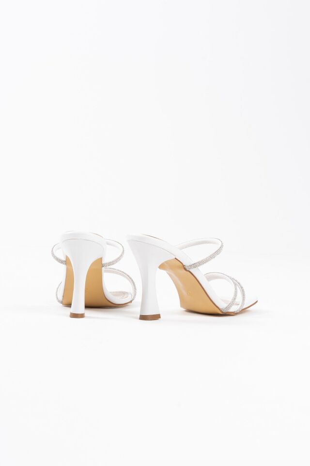 Beyaz Taşlı İnce Bantlı Kadın Topuklu Terlik TR20MY01B