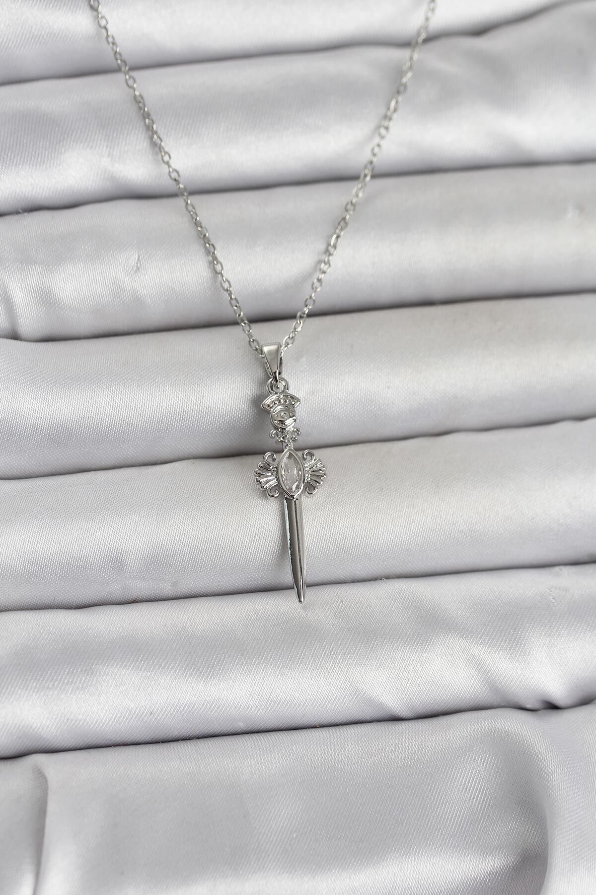 316L Çelik Zincir Gümüş Renk Kılıç Model Kadın Kolye