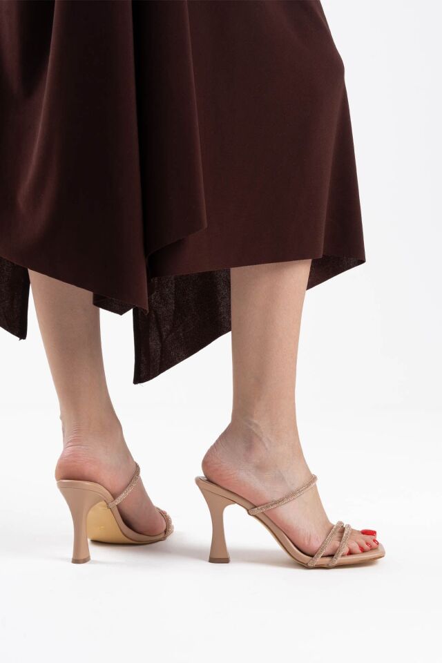 Nude Taşlı İnce Bantlı Kadın Topuklu Terlik TR20MY01D