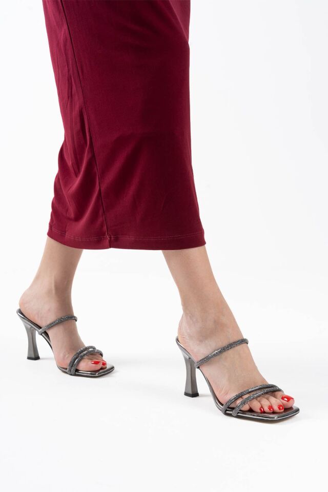 Füme Ayna Taşlı Kadın Topuklu Terlik TR20MY01G