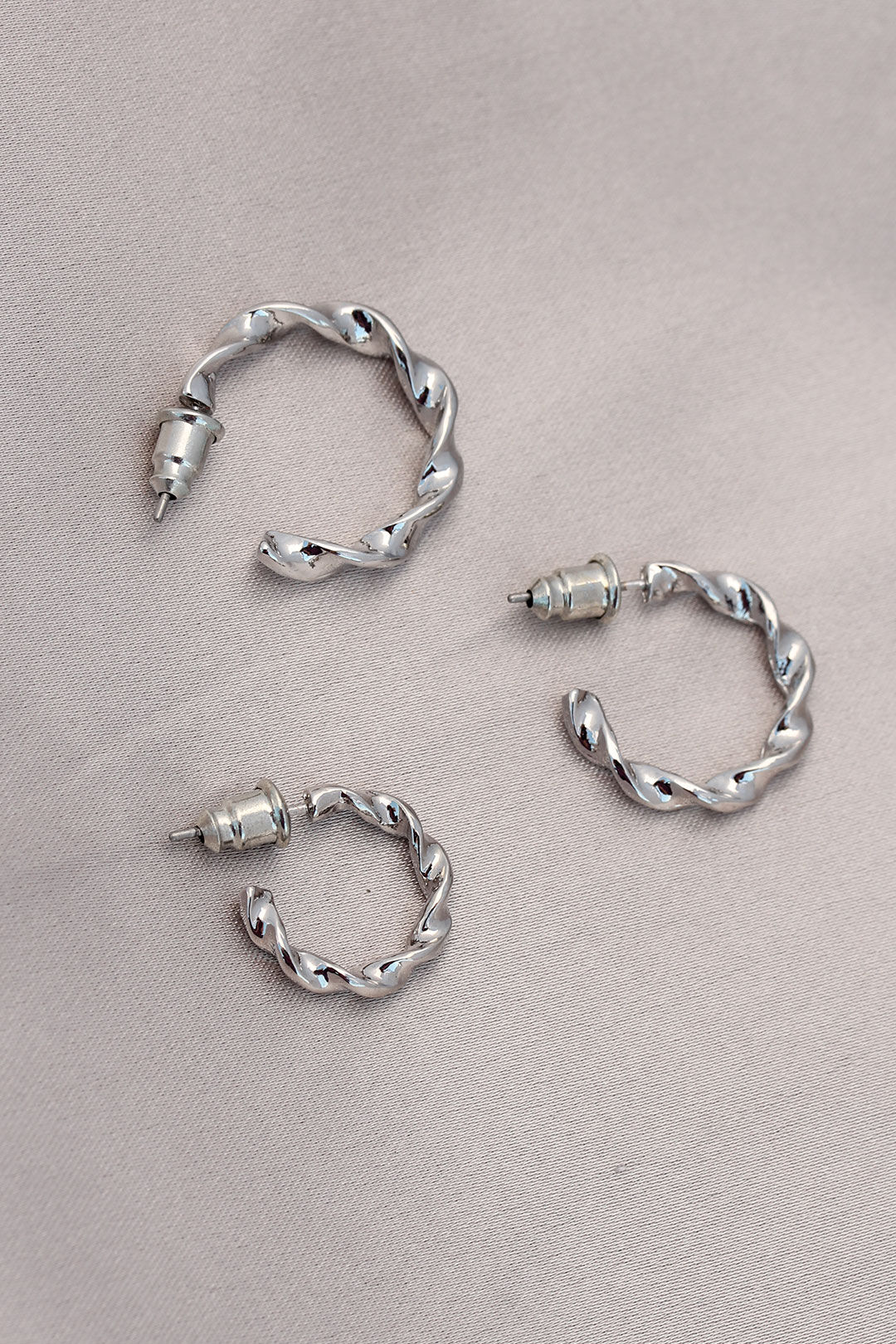 Burgu Model Gümüş Metal Küpe Seti