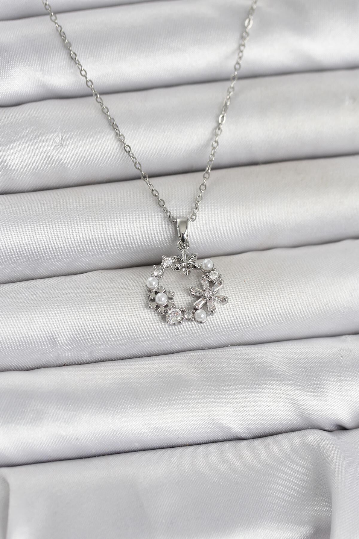 316L Çelik Zincir Gümüş Renk İncili Çiçek Model Kadın Koyle