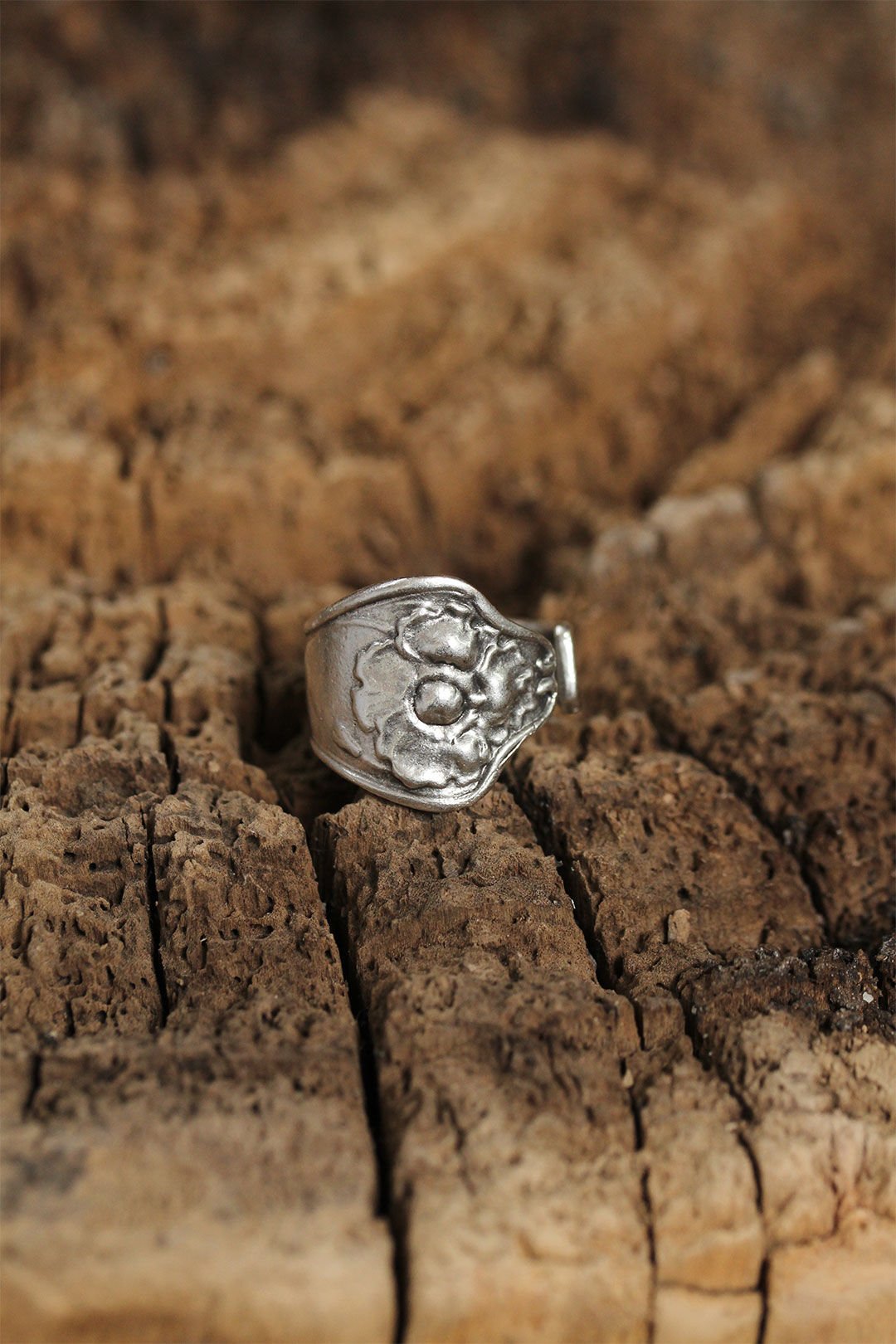 Otantik Çiçek Tasarımlı Ayarlamalı Kadın Yüzük