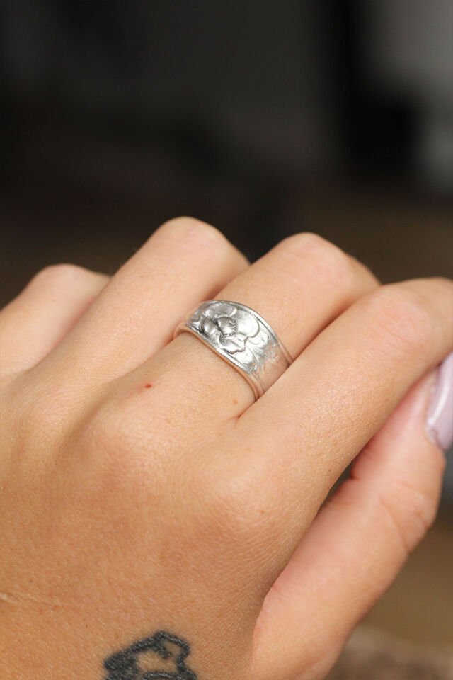 Otantik Çiçek Tasarımlı Ayarlamalı Kadın Yüzük