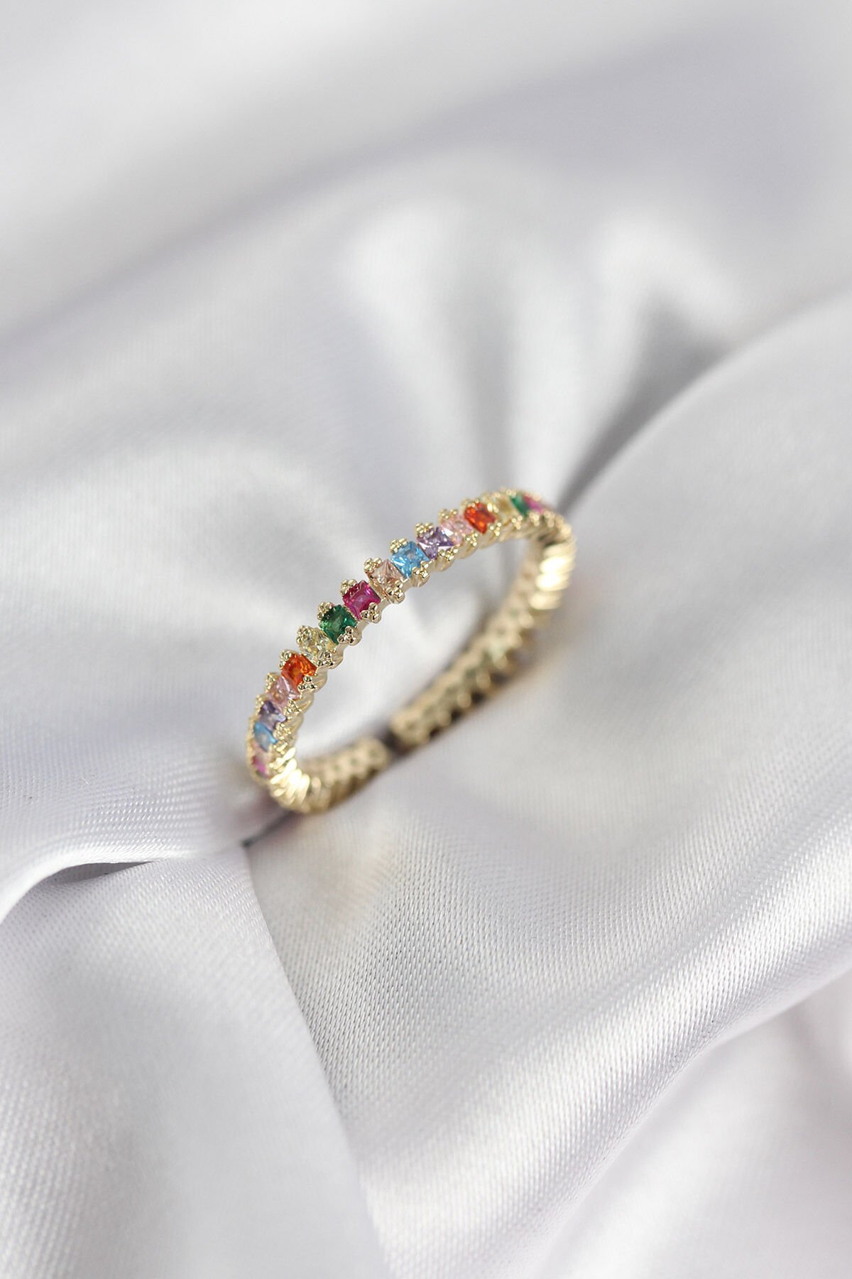 Sıralı Karışık Renkli Gold Renk Zirkon Taşlı Kadın Yüzük