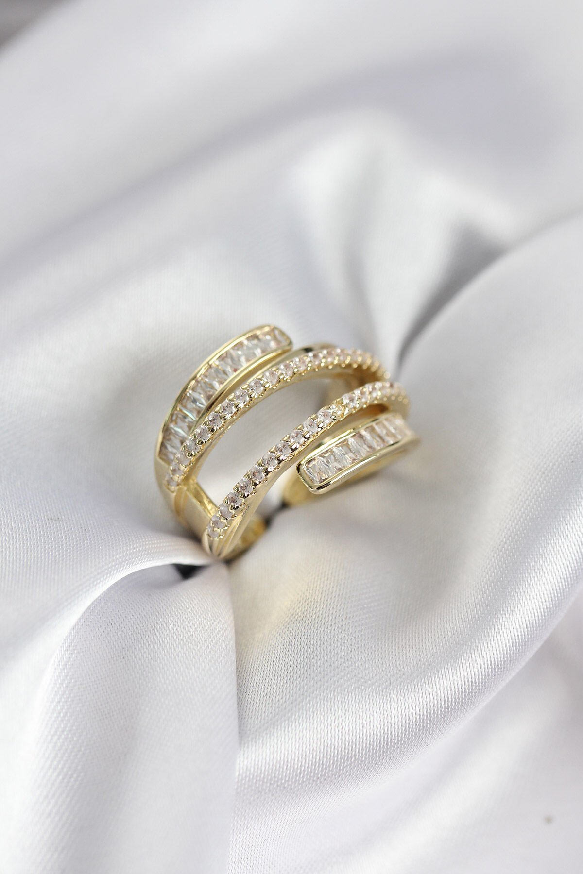 Sarmal Zirkon Baget Taşlı Gold Renk Kadın Yüzük