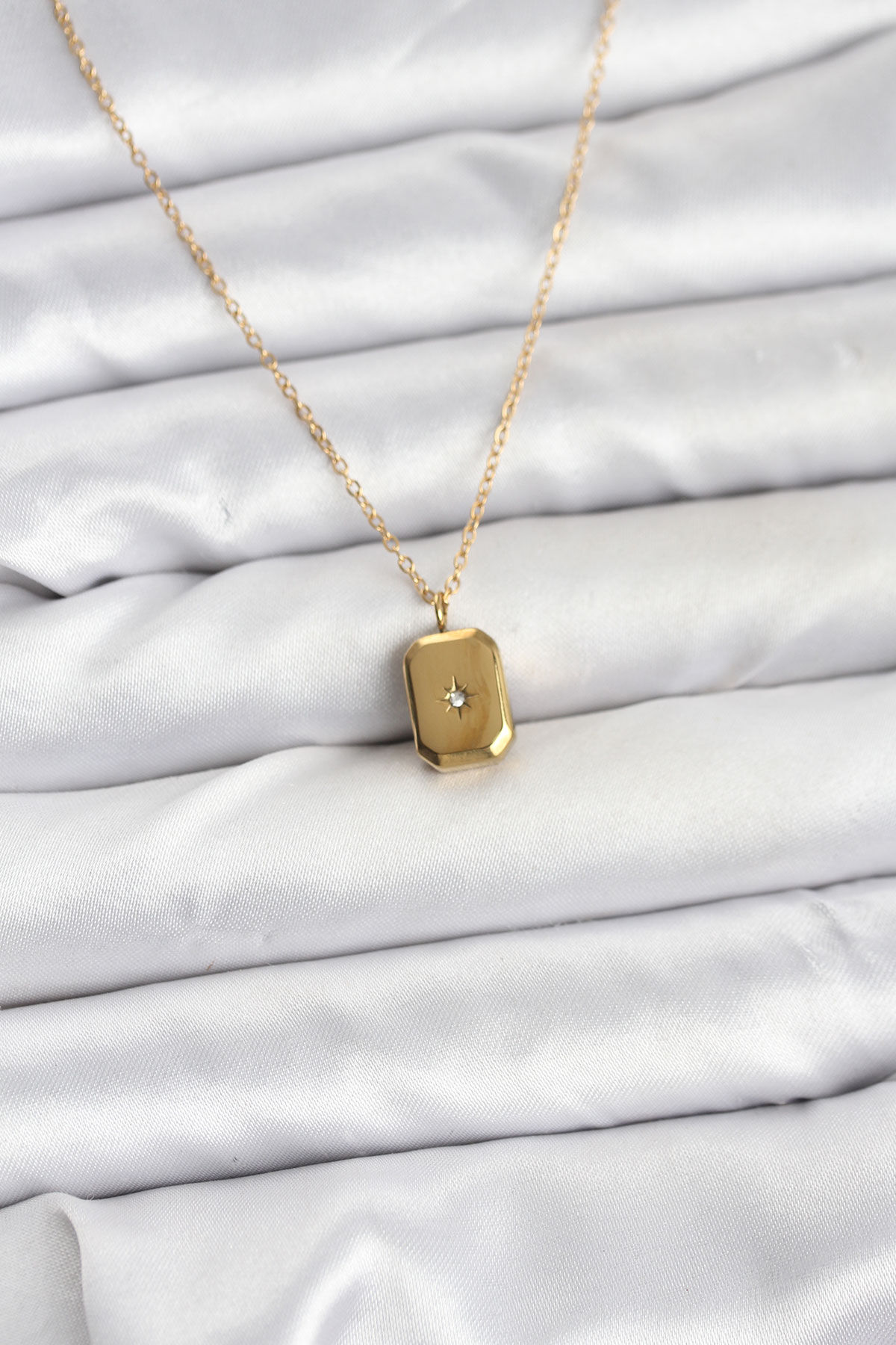 316L Çelik Zincir Gold Renk Minimal Kutup Yıldızı Model Kadın Kolye