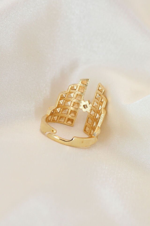 Ayarlamalı Gold Renk Metal Zirkon Taşlı Piramit Yüzük