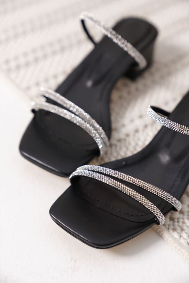 Kadın Kalın Topuklu Siyah Terlik TR20MY14A