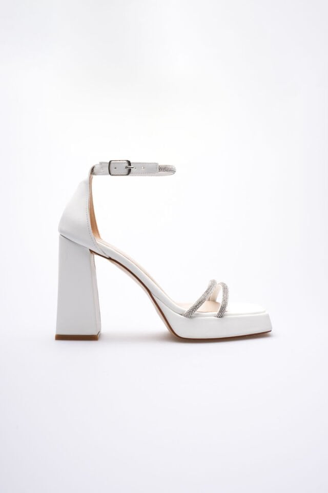 Kadın Beyaz Topuklu Sandalet TR12MY01B
