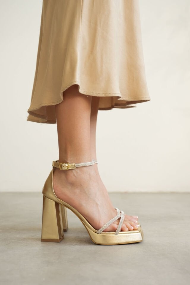 Kadın Altın Topuklu Sandalet TR12MY01F