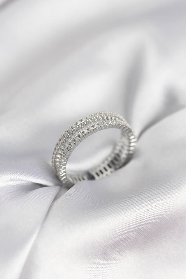 Gümüş Renk Minimal Zirkon Taşlı Kadın Yüzük