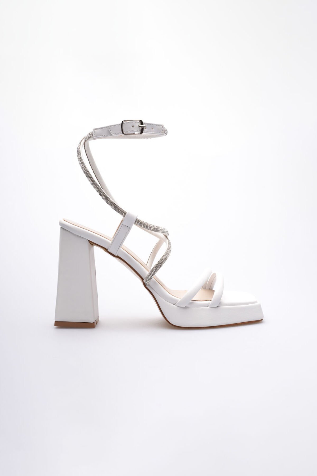 Kadın Beyaz Topuklu Sandalet TR12MY02B