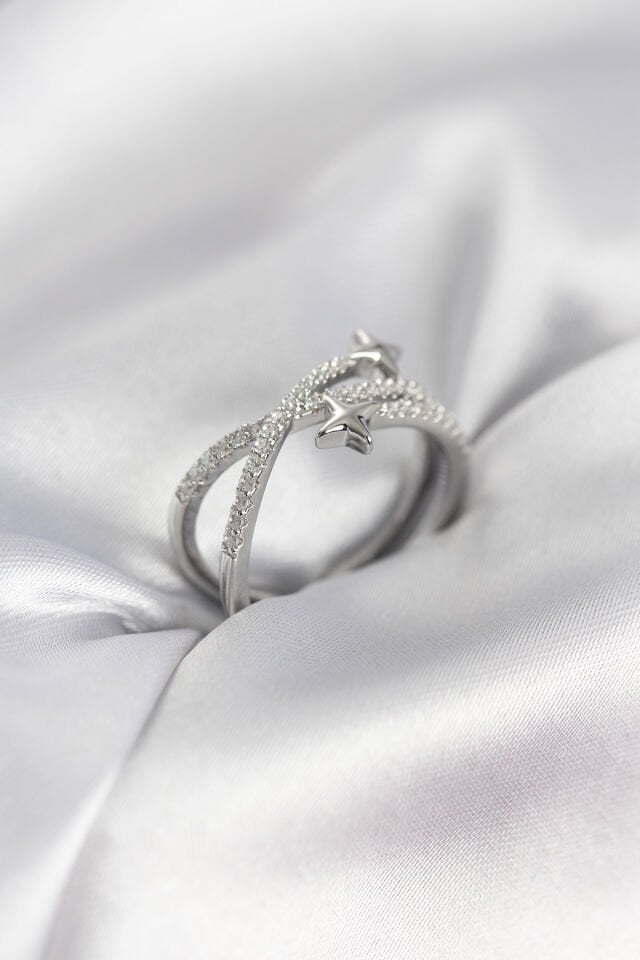 Gümüş Renk Zirkon Taşlı Halley Model Kadın Yüzük