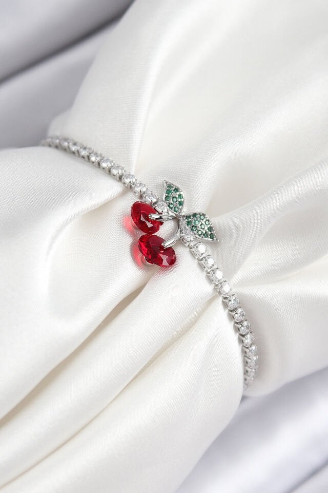 Pirinç Zirkon Taşlı Kiraz Model Gümüş Renk Asansörlü Kadın Bileklik