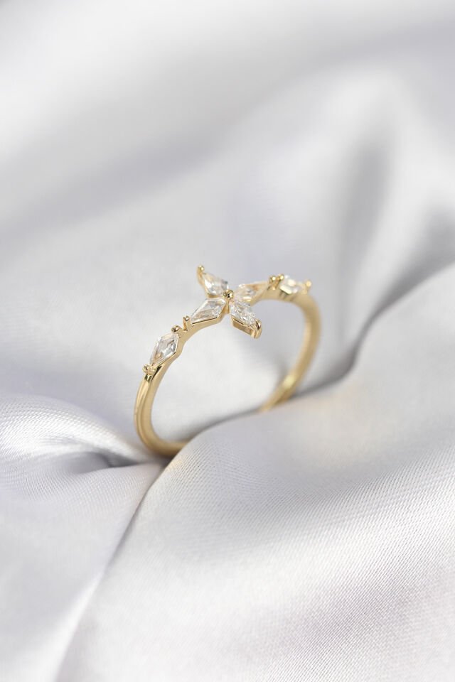 Yıldız Model Zirkon Taşlı Gold Renk Kadın Yüzük