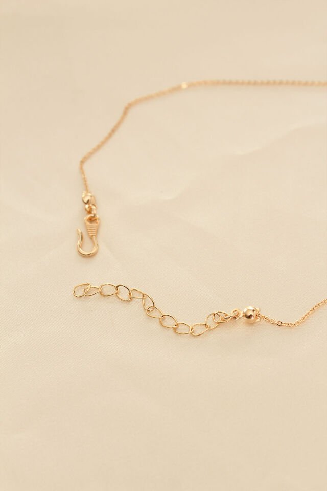 Beyaz Sedefli Kelebek Figürlü Kadın Kolye