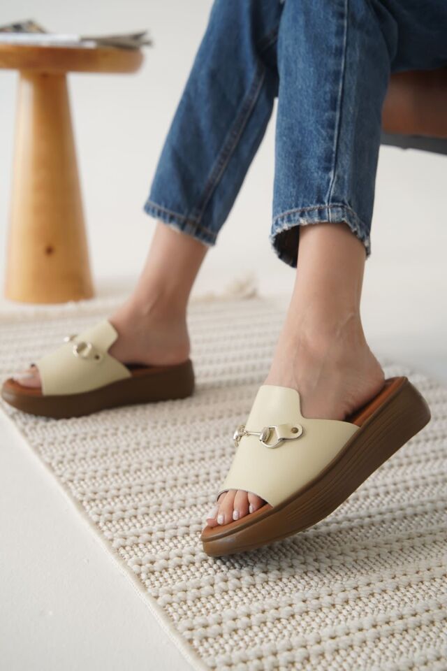 Bej Hakiki Deri Terlik TR31MY62C