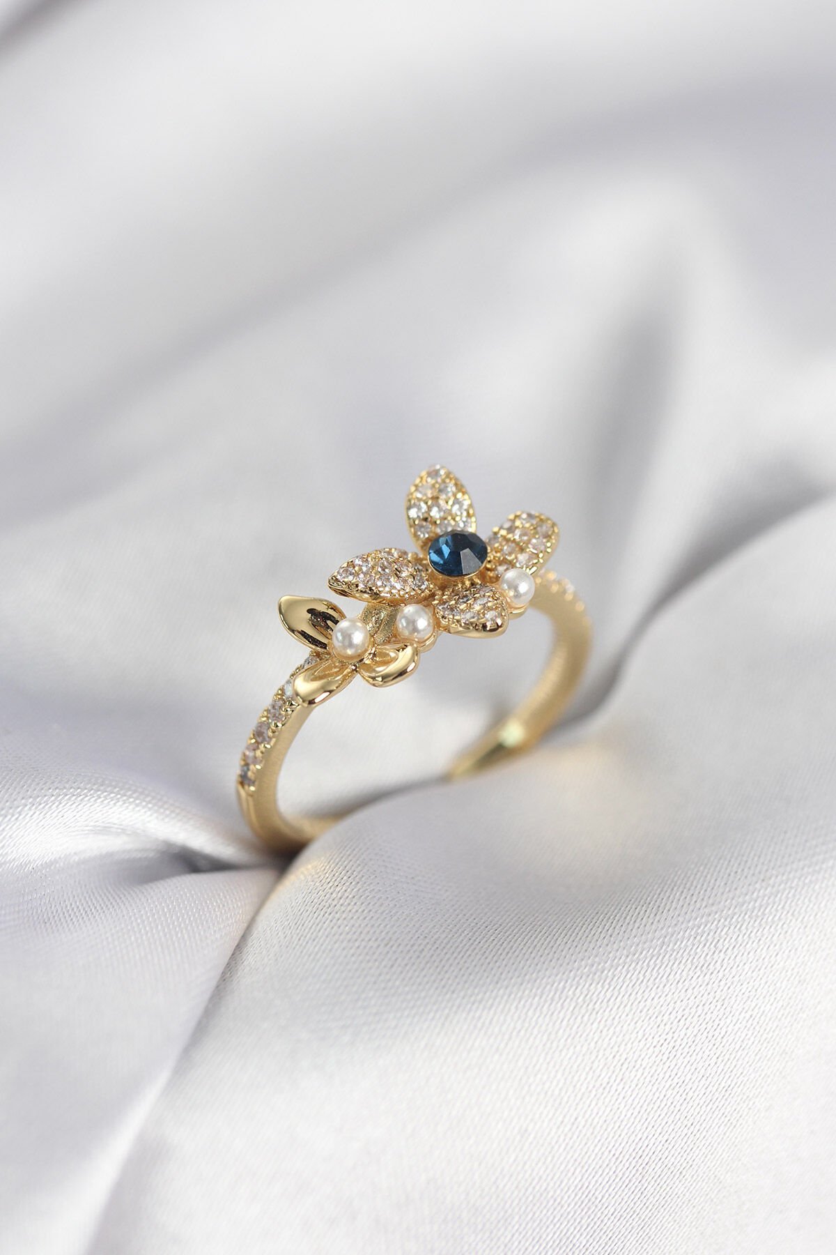 Gold Renk Çiçek Model Zirkon Taşlı Kadın Yüzük