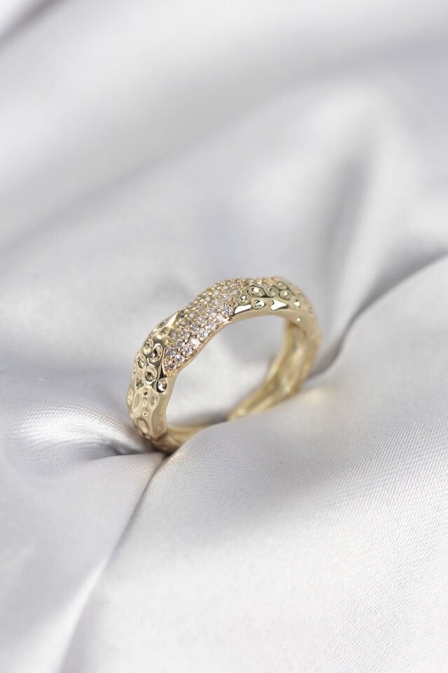 Zirkon Taşlı Puntalı Gold Renk Kadın Yüzük