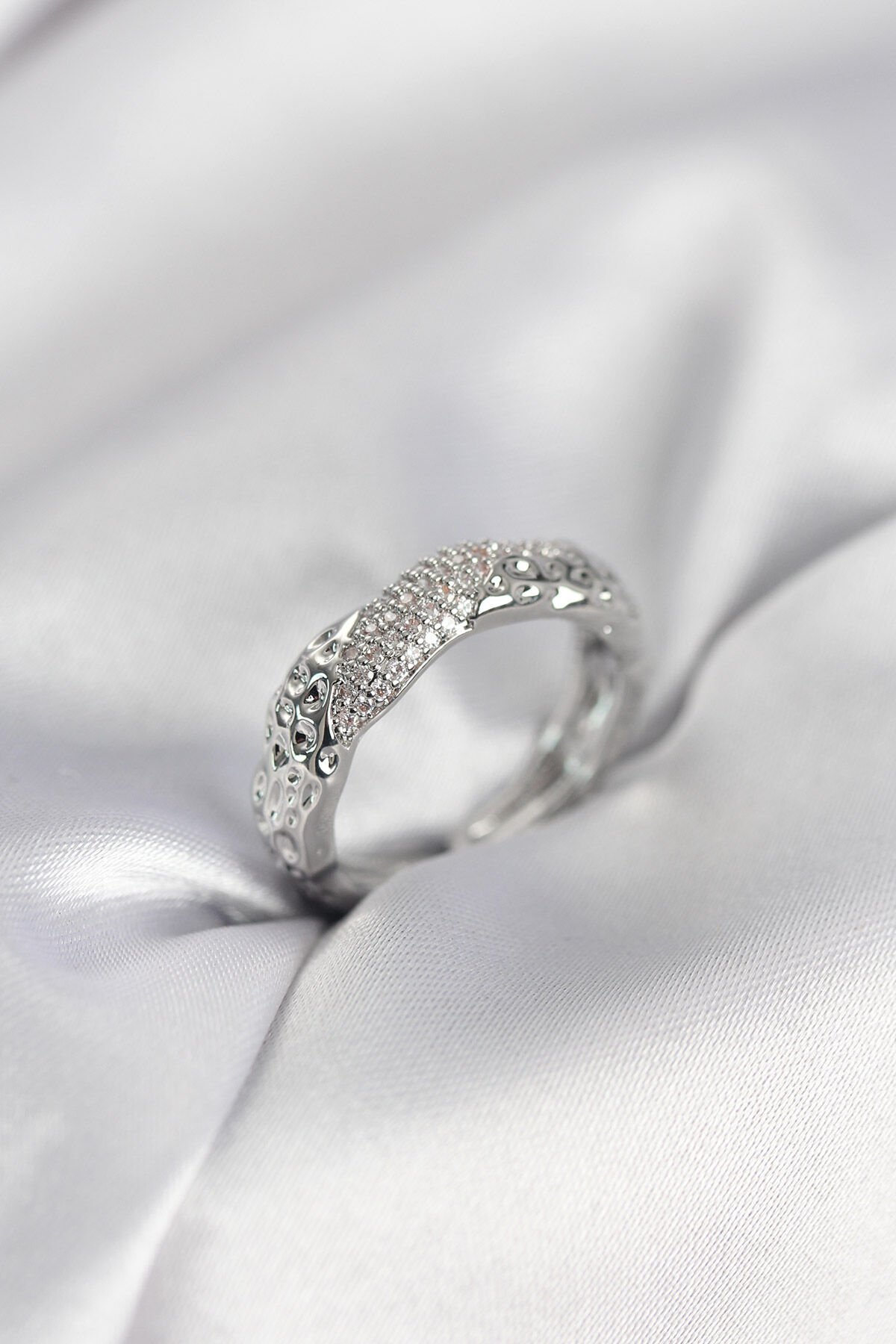 Zirkon Taşlı Puntalı Gümüş Renk Kadın Yüzük