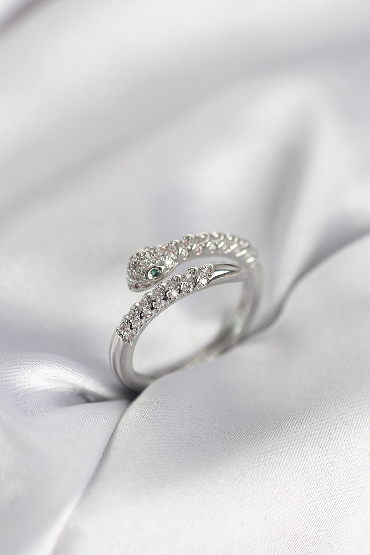 Yılan Model Gümüş Renk Zirkon Taşlı Kadın Yüzük