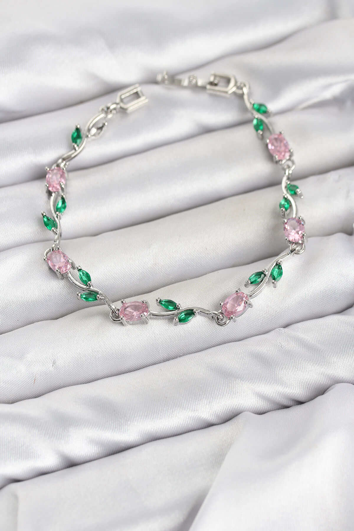 Pirinç Gümüş Renk Pembe Zirkon Taşlı Çiçek Model Kadın Bileklik