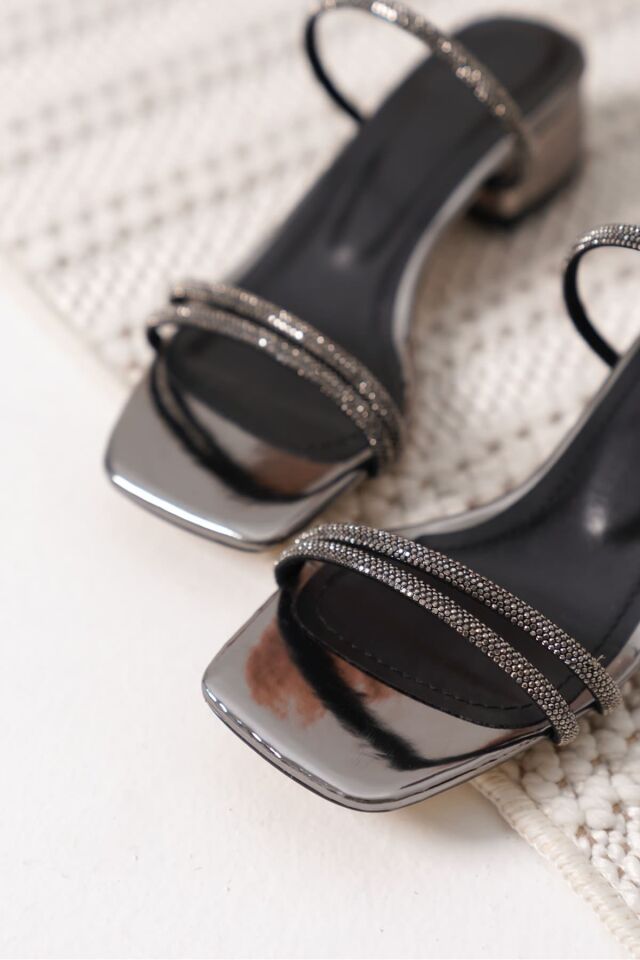 Kadın Kalın Topuklu Platin Terlik TR20MY14E