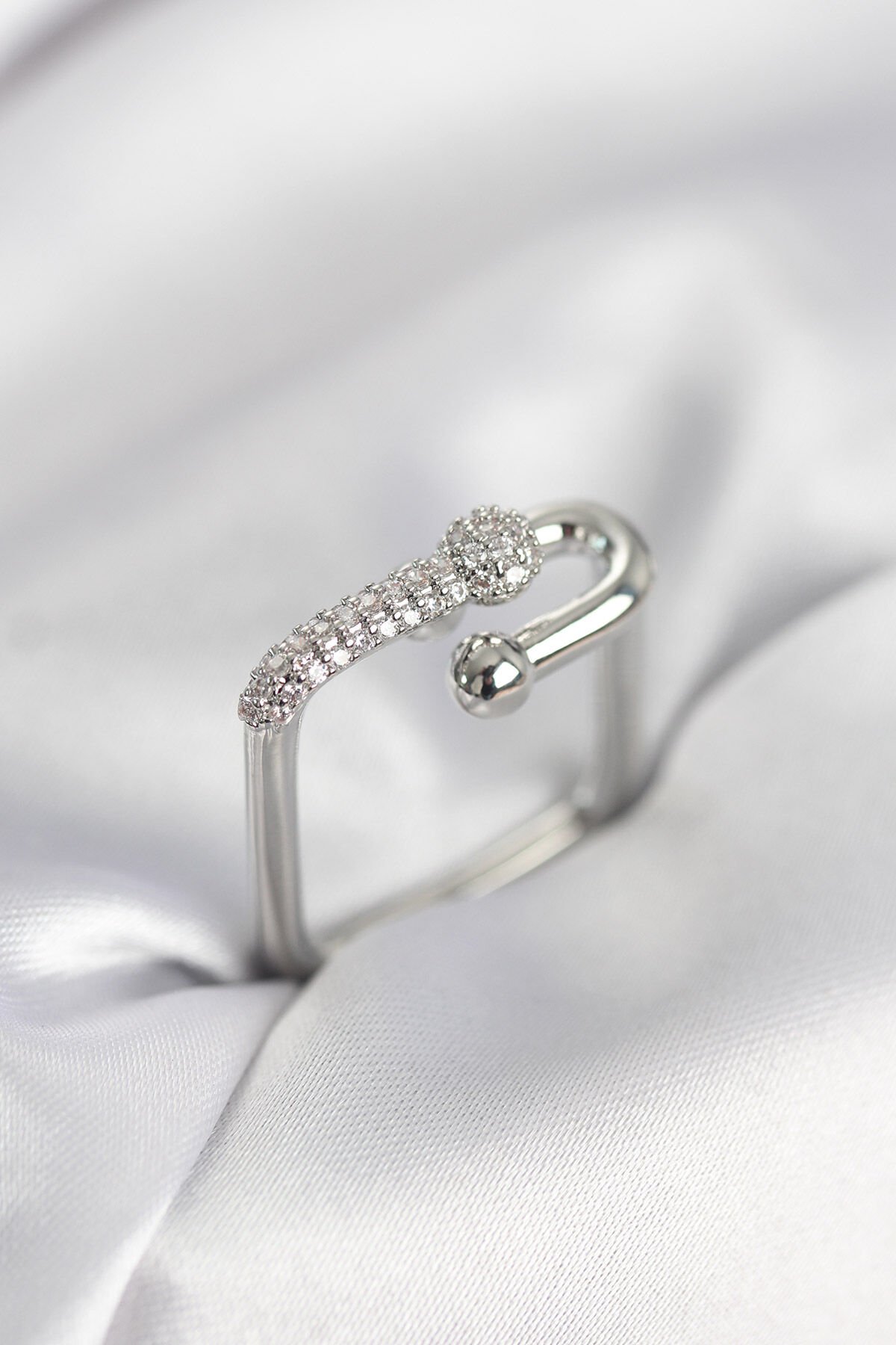 Gümüş Renk Zirkon Taşlı Tifani Model Kare Kadın Yüzük