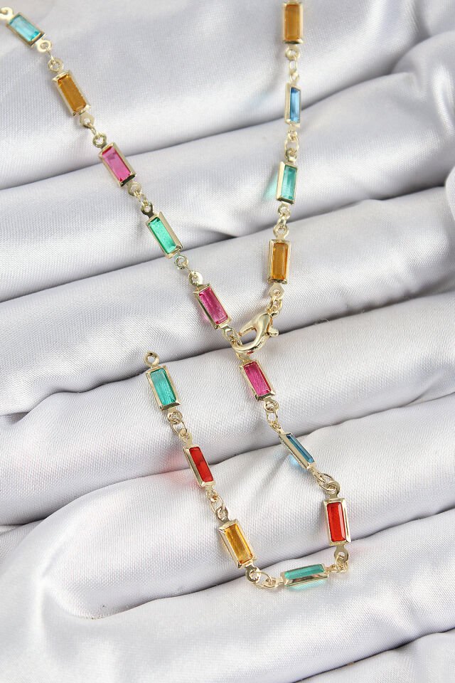 Pirinç Renkli Zirkon Taşlı Dikdörtgen Model Gold Renk Kadın Y Kolye