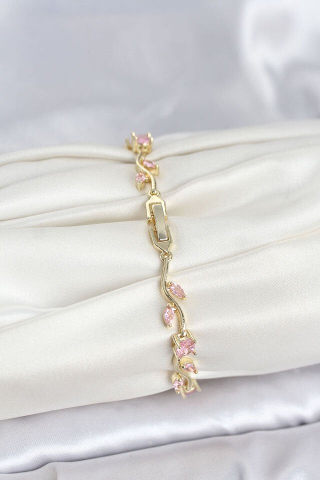Pirinç Gold Renk Pembe Zirkon Taşlı Çiçek Model Kadın Bileklik
