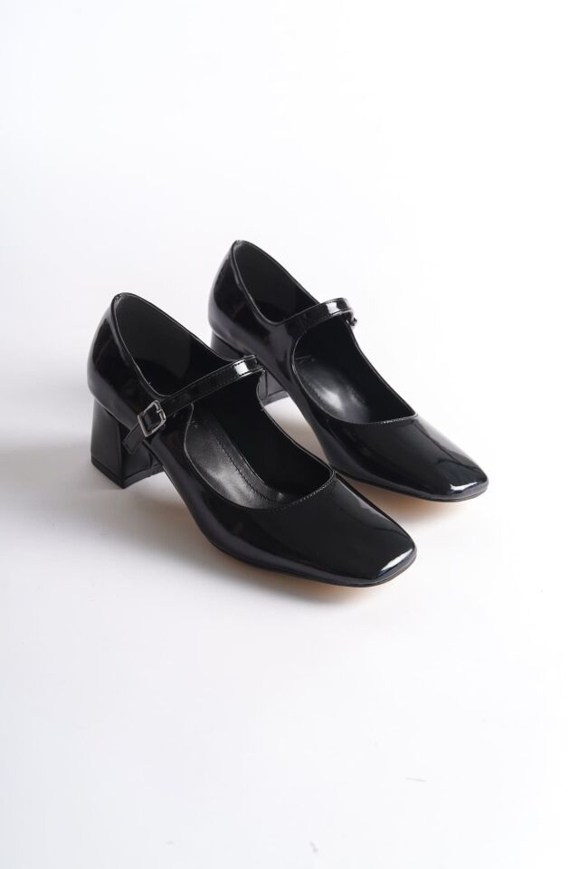 Siyah Rugan Topuklu Kadın Ayakkabı TR16MS01A