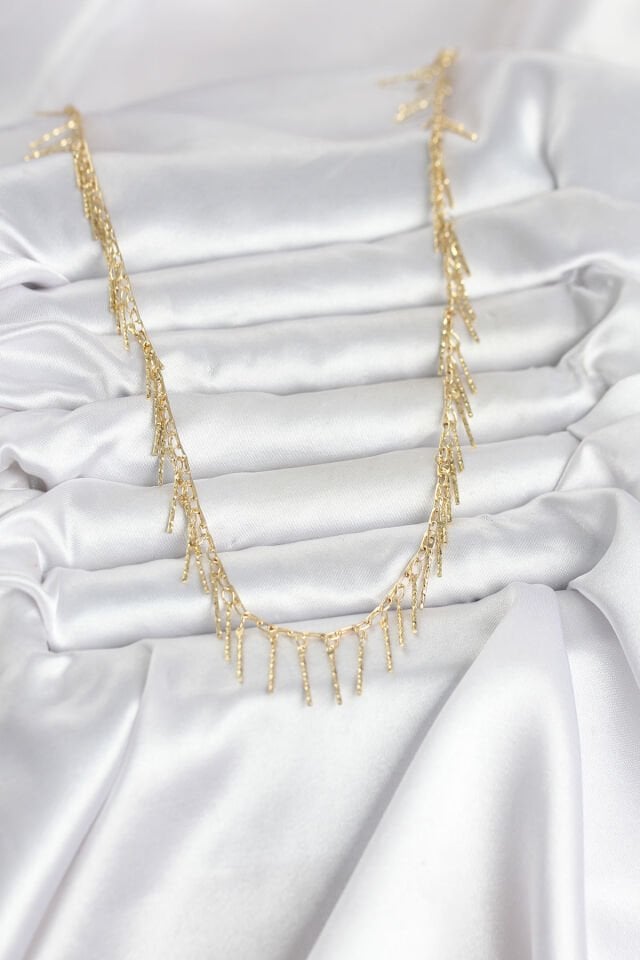 Pirinç Gold Renk Saçaklı Model Kadın Kolye