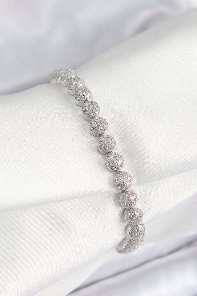 Pirinç Zirkon Taşlı Yarım Topcuk Model Gümüş Renk VIP Seri Kadın Bileklik