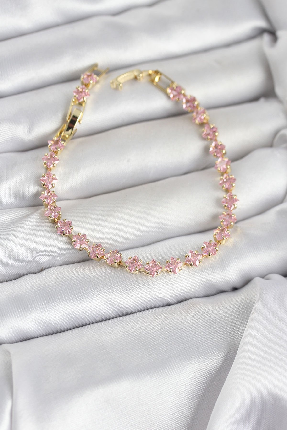 Pembe Kare Zirkon Taşlı Gold Renk Pirinç Su Yolu Kadın Bileklik