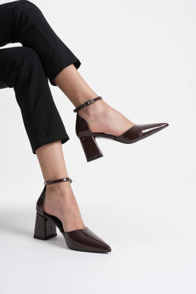 Acı Kahve Rugan Kadın Topuklu Ayakkabı TR08MS11C