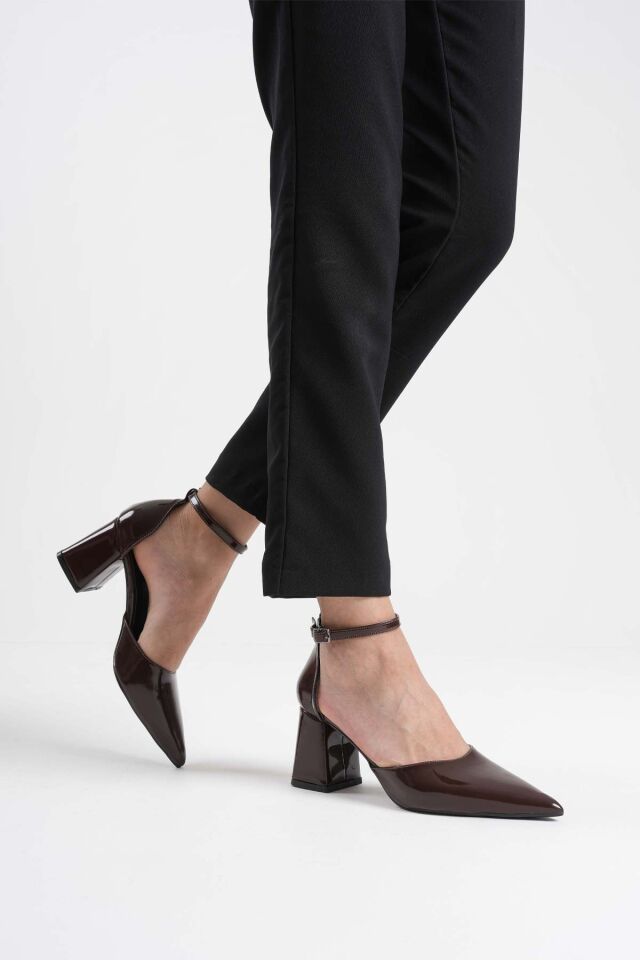 Acı Kahve Rugan Kadın Topuklu Ayakkabı TR08MS11C